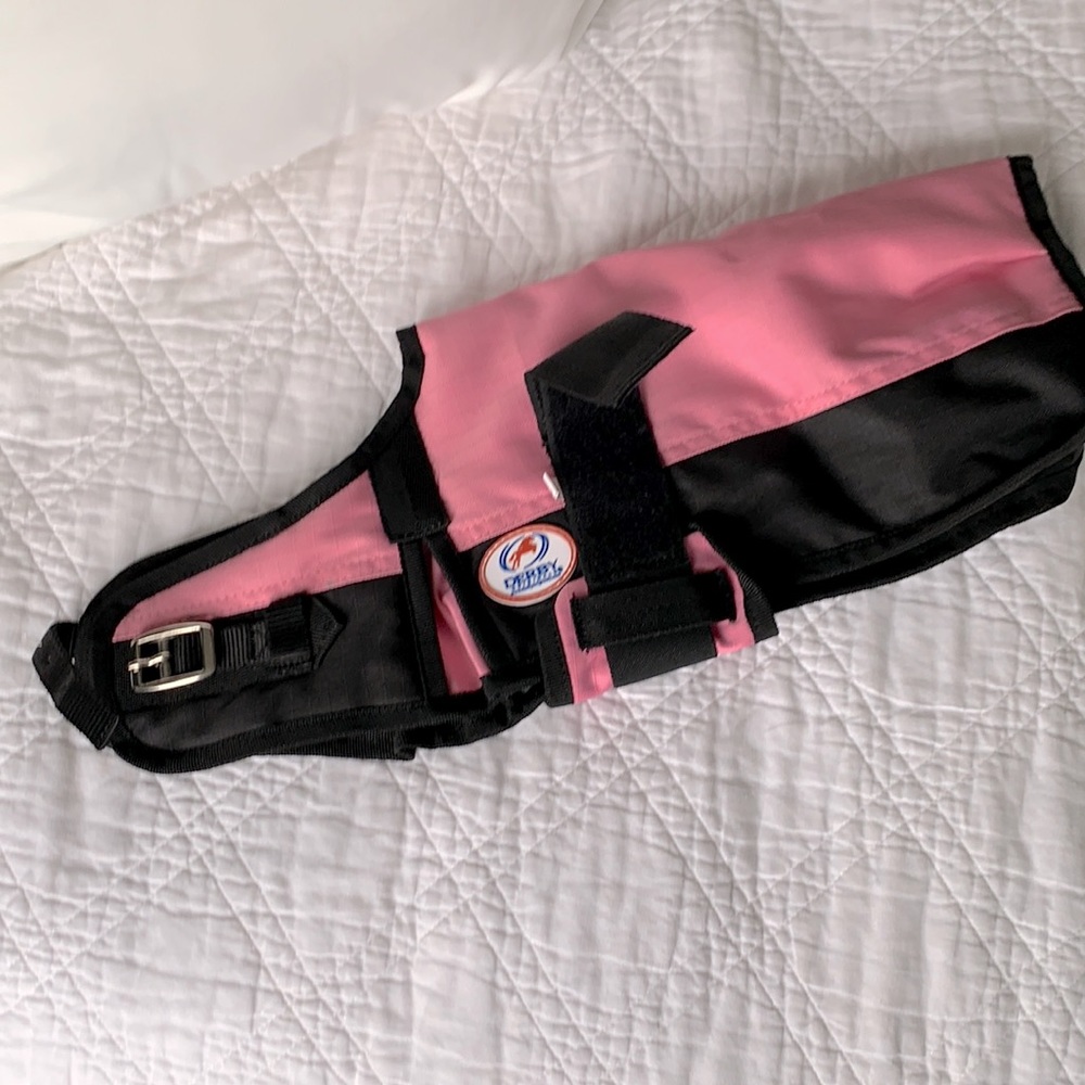 Derby Originals 600D waterproof dog blanket small, pink.  NEW